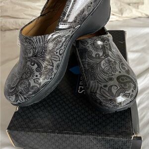 Nurse Mates Bryar Black and Dark Gray Nursing Shoes